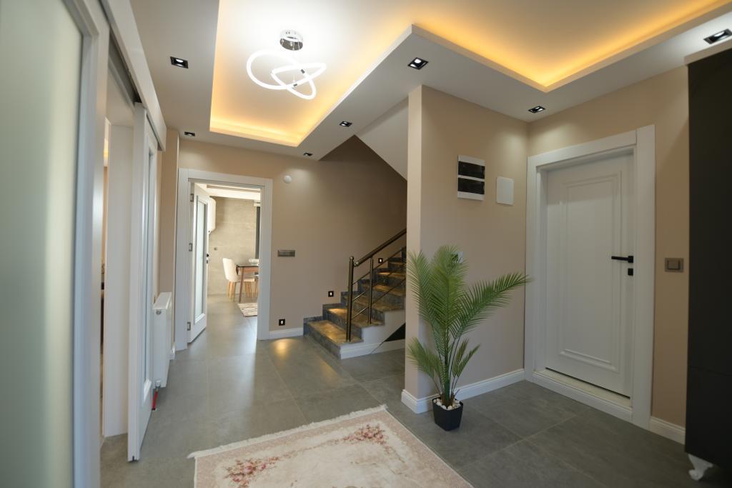 ARAKLI HÜRRİYET MAHALLESİNDE HAVUZLU LÜKS SATILIK VİLLALAR